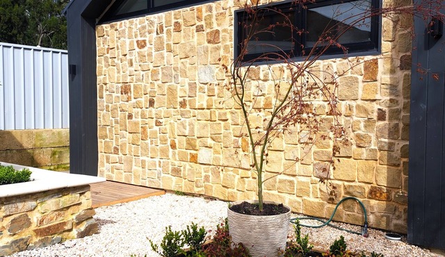 Chic studio in lovely Woodside Adelaide Hills with AC, WiFi, Fireplace and Bath in Woodside