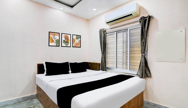 Classic 25 Th Lantern Guest House in Kolkata