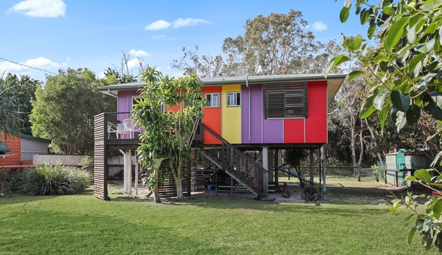 Classic Beach Shack in a Quiet Bush Dune Setting in Amity Point