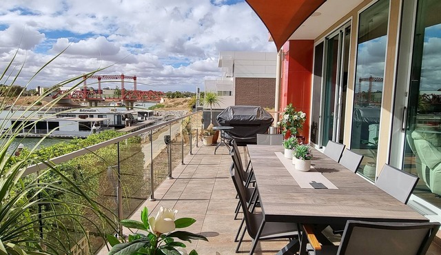 Clearview Waters-prestige 2 storey House on Marina with 4 King beds. in Mildura
