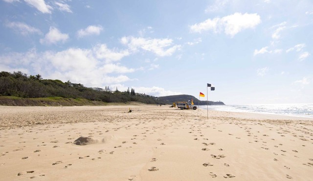 CLINT'S BEACH COTTAGE - PET FRIENDLY HOME - 8 mins walk to kilometers of beach in Sunrise Beach