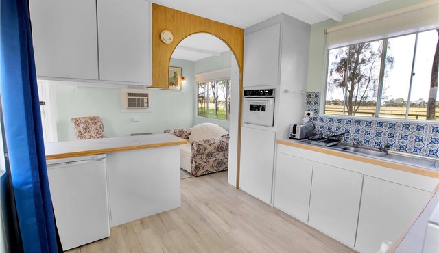 Close to the Paynesville lakeside village and eateries. in Eagle Point