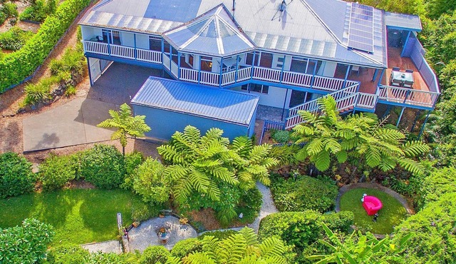 Cloud 9 Cliff Top: 3 Baths, 80sqm Decks, 12pm Out in Eagle Heights
