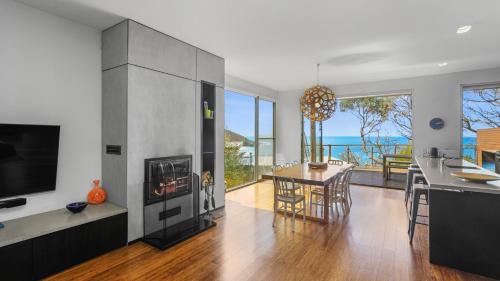 Coastal Break in Wye River