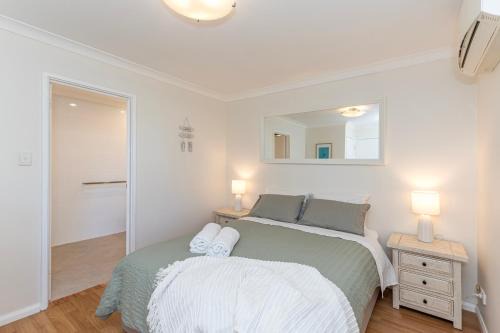 Coastal Comfort 1 King, 2 Queen beds with Park Views in Perth