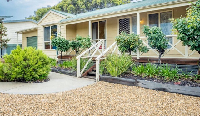 Coastal cottage 10 minutes walk to Goolwa Beach in Goolwa Beach