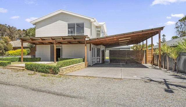 Coastal Haven ~ Sellicks Beach - A Seamless Blend Of Modern Comfort & Stylish Design in Sellicks Beach