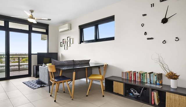 Coburg Loft 270 Views Top Floor Retreat in Coburg