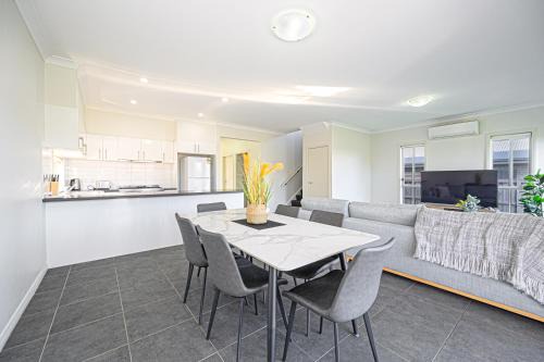 Colebee Family Ideal Home Supermarket Park is Nearby in Schofields