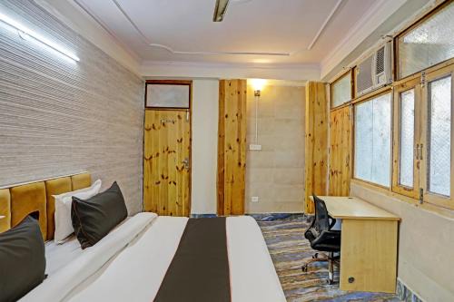 Collection O Aditya Inn Sector 66 Noida Near Adarsh Pariksha Kendra