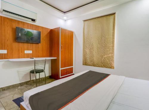 Collection O Mukur Hotel And Restaurant