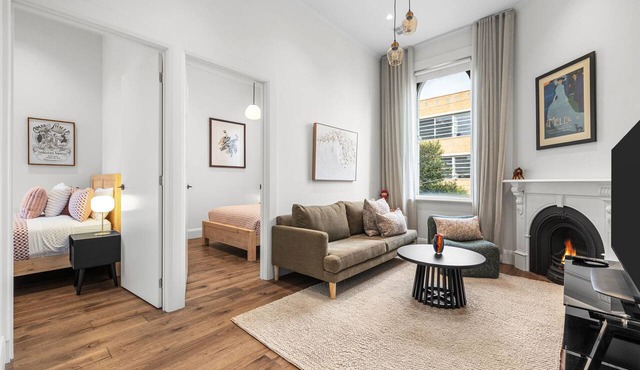 COLLINGWOOD HAVEN-3beds, 4 bath +GARAGE -6 guests-Walk to CBD, stylish open plan in Collingwood