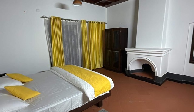 Colonial Canopy in Horur