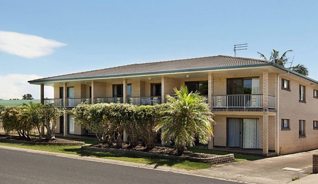 Comfortable 2BR coastal unit with WiFi, BBQ area, parking & linen included, close to beach in Evans Head