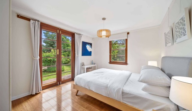 Comfortable 3-Bed Haven Near Canberra Attractions in Narrabundah