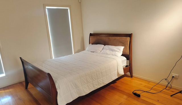 Comfortable 5 Bedroom House Point Cook in Point Cook