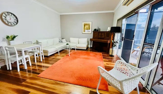Comfortable Family House Near Brighton Le Sands Beach & Sydney Airport in Brighton-Le-Sands