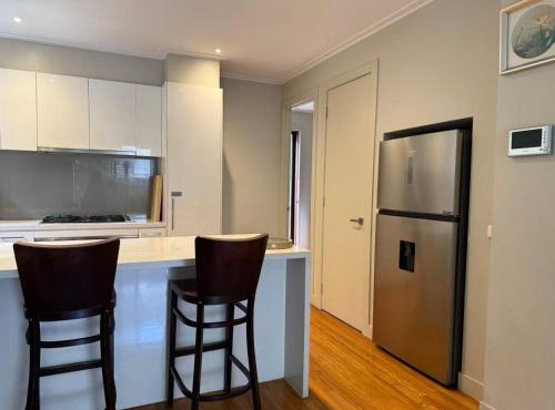 Comfortable Private Room in Kew East Townhouse - Shared Bath - Free Street Parking - Family-Friendly in Melbourne