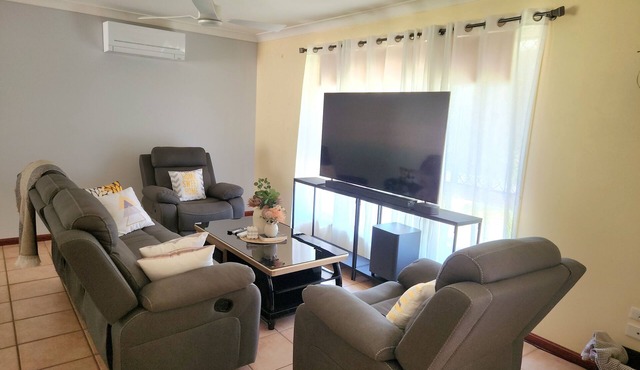 Comfy Bayside Home in Capalaba