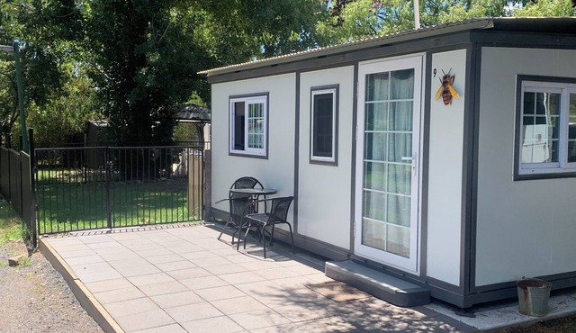 Comfy studio units on 10 acres of free space and only 5 minutes walk to CBD in Glen Innes