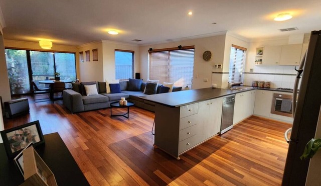 Comfy, Stunning, Modern & Well Located in Innaloo