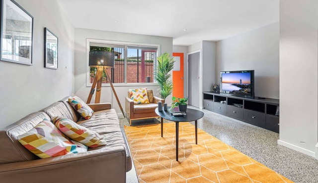 Convenient Bayside Living at the Edge of the City in Port Melbourne