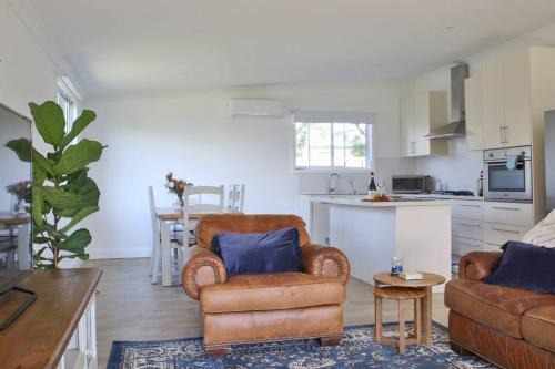 Corner Cottage- Pool Table, WiFi, AC & Firepit in Cessnock