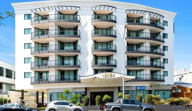 Cosmo Apartment Hotel in Milton