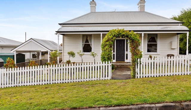 Cosy 3 bedroom cottage with indoor fire in Mount Gambier