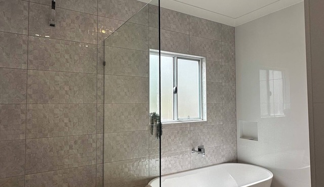 Cosy and comfortable executive Unit with gorgeous views and close to town centre in Clare