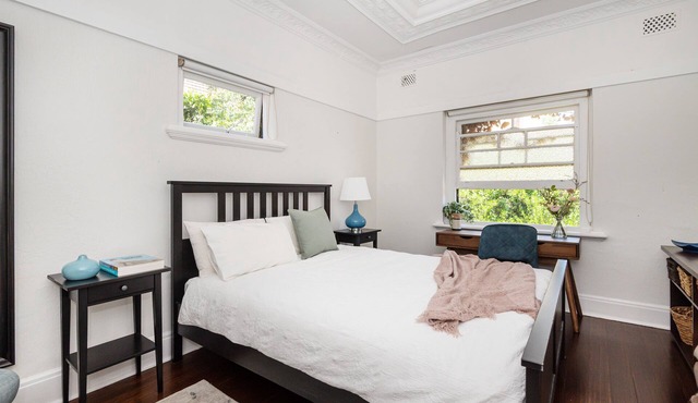 Cosy beachside apartment with access to 50m2 terrace. in Saint Kilda West