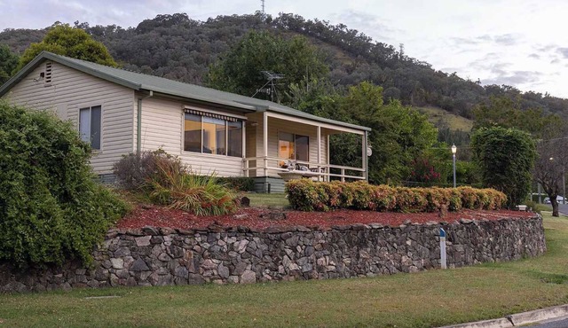 Cosy Candlewick Cottage | A Mount Beauty Delight in Mount Beauty