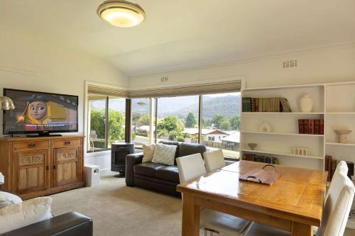 Cosy Candlewick Cottage - A Mount Beauty Delight in Mount Beauty