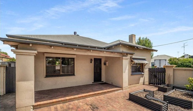 Cosy Lodge Mount Gambier close to shopping, eating, playing in Mount Gambier