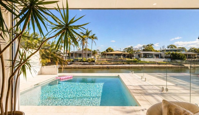 Côte d’Azur - 4BR GC Waterfront Dream Home with Pool in Broadbeach Waters