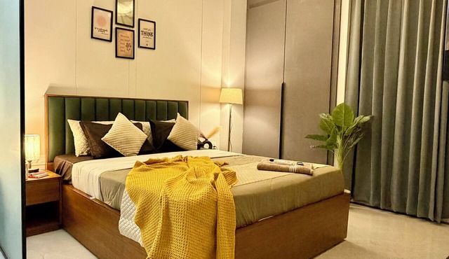 Cozy 1-bedroom apartment on golf course roadGurugram near Metro in Gurugram