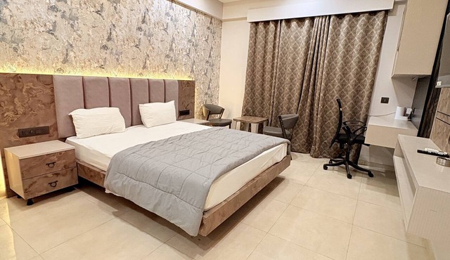 Cozy 1-bedroom building in serene Lucknow with AC comfort
