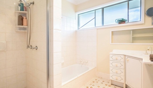Cozy 4BR Family Cottage Near Westfield - 39 in Upper Mount Gravatt