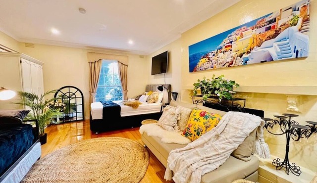 Cozy Self Contained Studio + Seperate Spacious Living Room in Wantirna