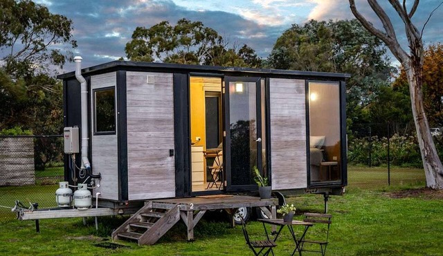Cozy Tiny House Accommodation for Glamping in Victoria in Cape Schanck