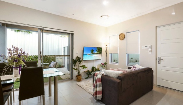 Culloton Comfort – Spacious 3BR Home Near Shops & Parks​ in Balga