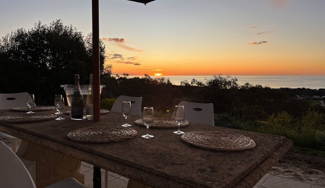 CURROLGA Elevated Seaviews, Tranquil Coastal Retreat Rolling hills, Dogs welcome in Carrickalinga