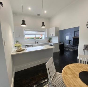 Daisy Cottage, 4 bedrooms, close to CBD in Golden Square