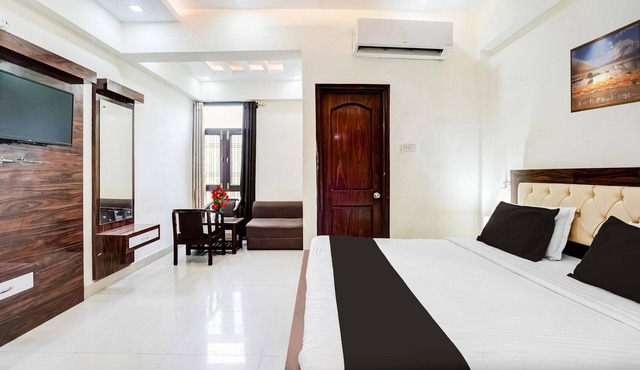 Deluxe Natraj Inn Near Sgpgi