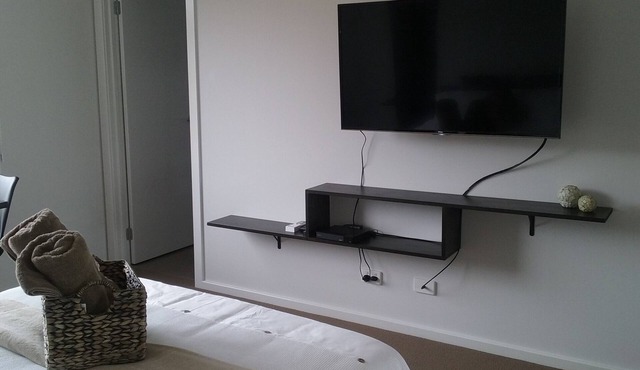 Deluxe Self-Contained Studio with King Size Bed in Axedale