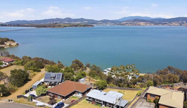 Derwent River Holiday Home - Minutes to Hobart in Midway Point