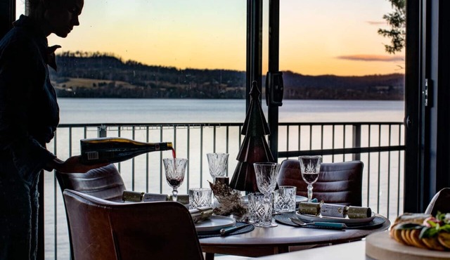 Deviot Boat House - romantic, absolute waterfront in Deviot