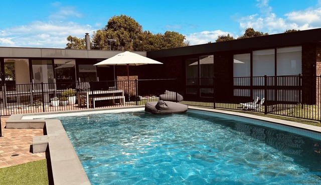 Devonlea Olive Grove 4br Home with pool on 8acres- next door to The Cups Estate in Fingal