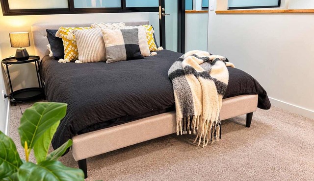 Devonport Loft Apartment: A/C Great Location! in Devonport