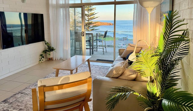 Dolphins 7: 'A View To Remember' with Breathtaking Horseshoe Bay Views in Port Elliot